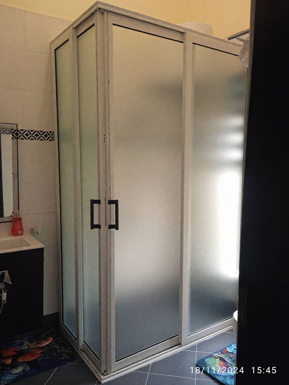 Framed Shower Cabins — photo 1