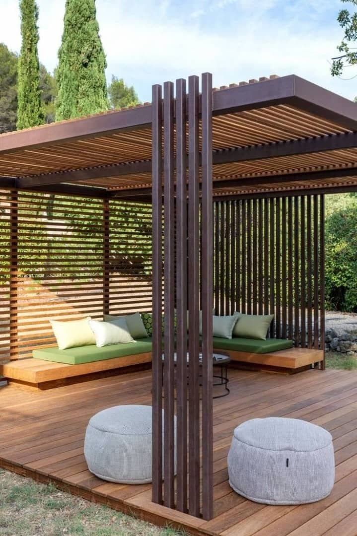 Modern aluminium pergola by Luxury Aluminium